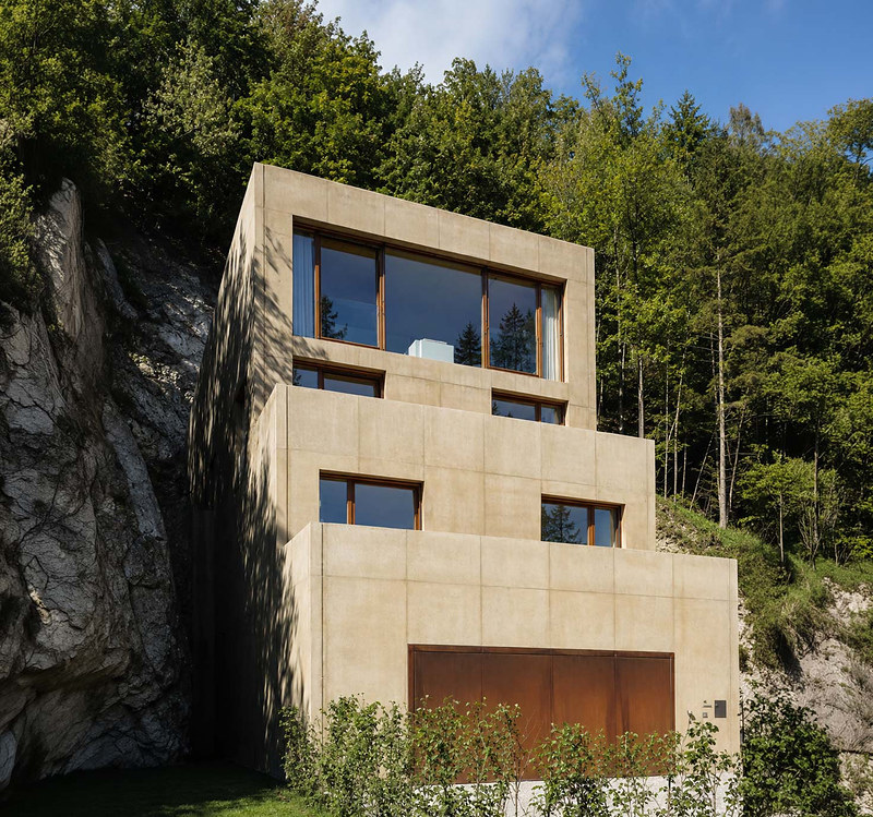 Wohnhaus in Bad Abbach-Oberndorf, Betonbau mit kaskadierenden Geschossen